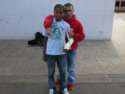 1 tof de moi et alin (surveillant) quand jt en mode platre